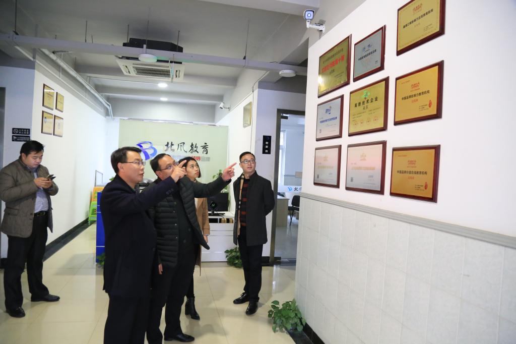 11 作者