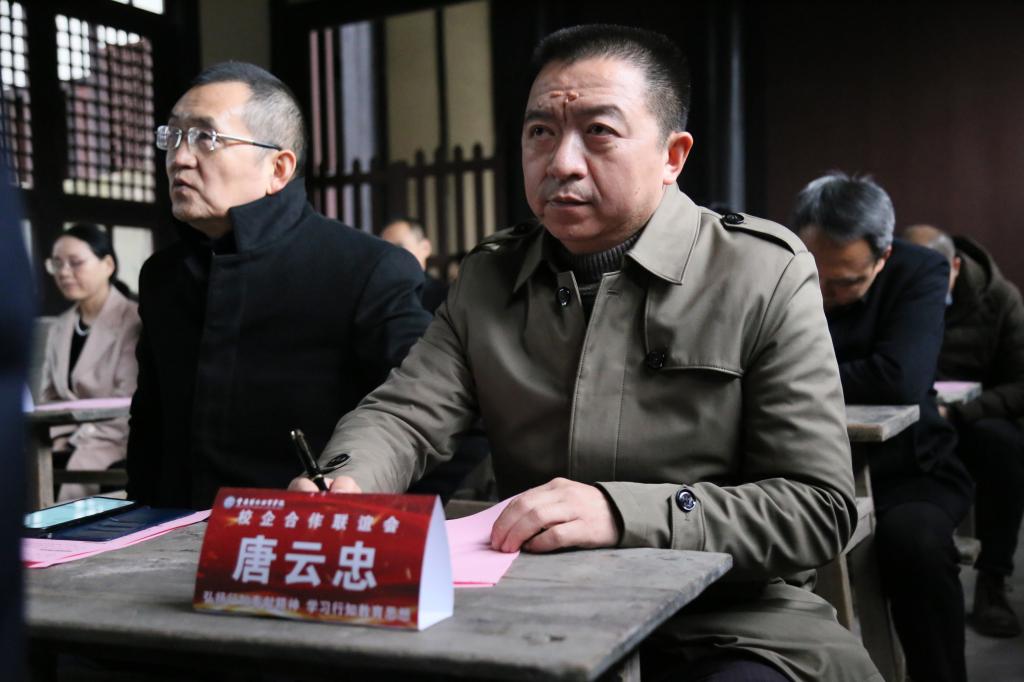 在艰苦岁月中为中国龙珠体育直播官网使