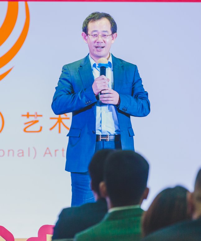 铭珠国际董事长姜肖宁共同主持