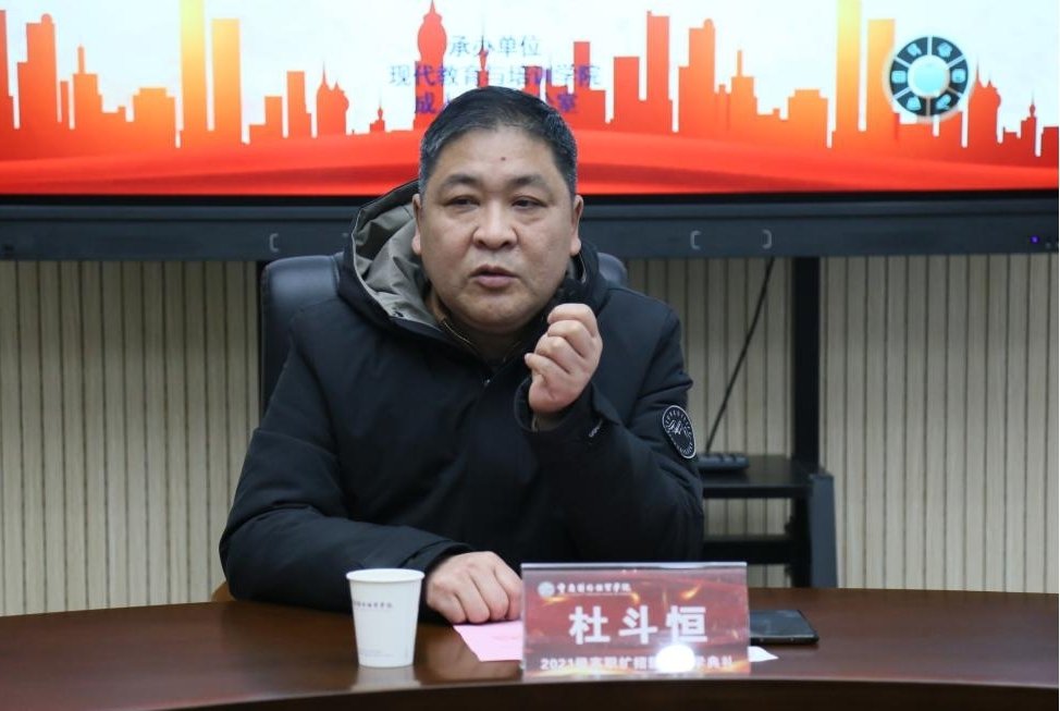 他希望同学们站在新起点