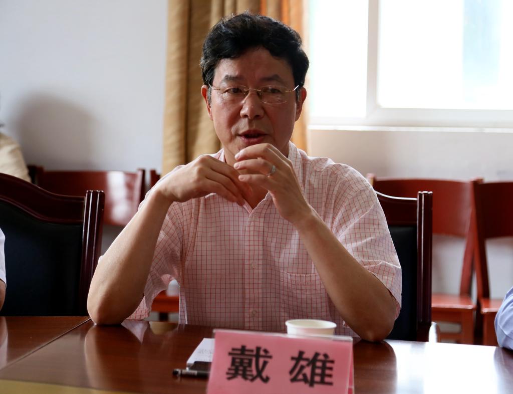 来访领导参观了行知书院沙龙展厅