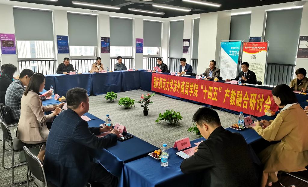 校企合作服务中心主任张伟东作为校方代