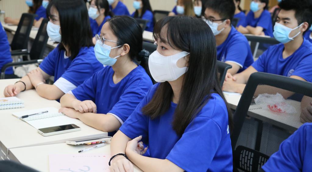 打造高技能人才培养基地和推进应用型高