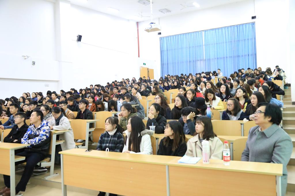 副总经理张祖进共同为同学们带来题为“