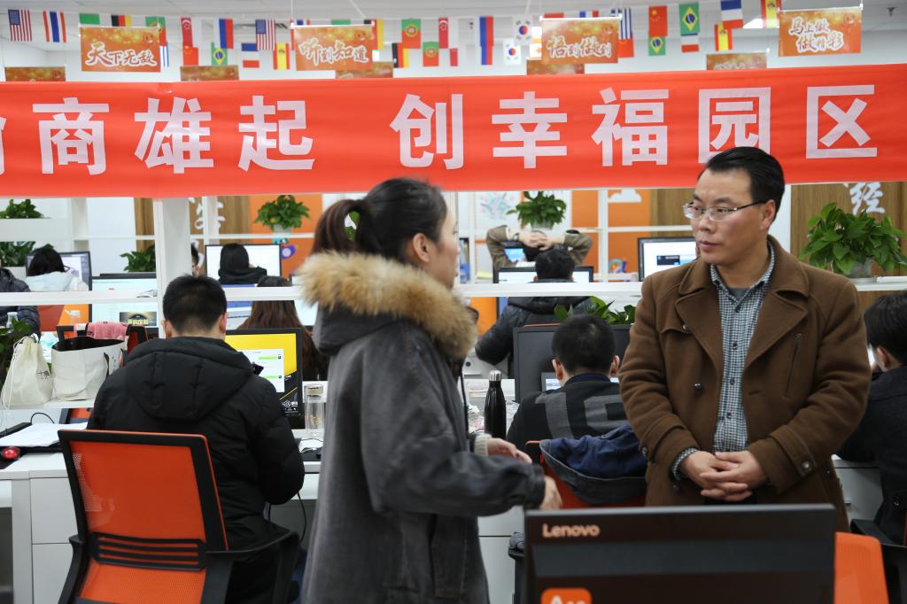 在沙北中心考察时