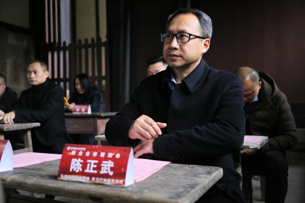 千学万学学做真人”的事业追求