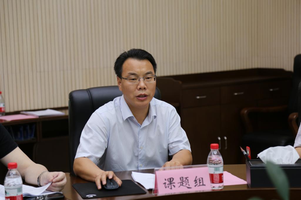 校科研处处长彭成副教授主持