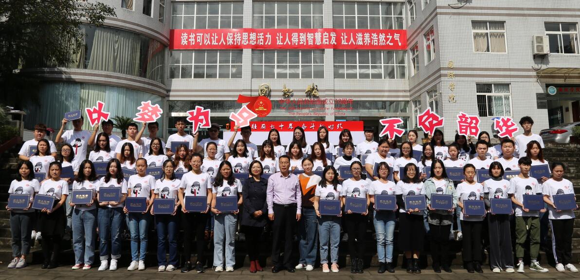 把奋斗的青春定格在了校园的平凡瞬间