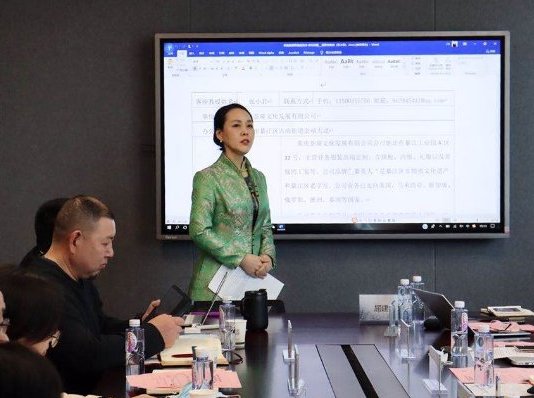 因此客座教授们就如何整合校内外资源