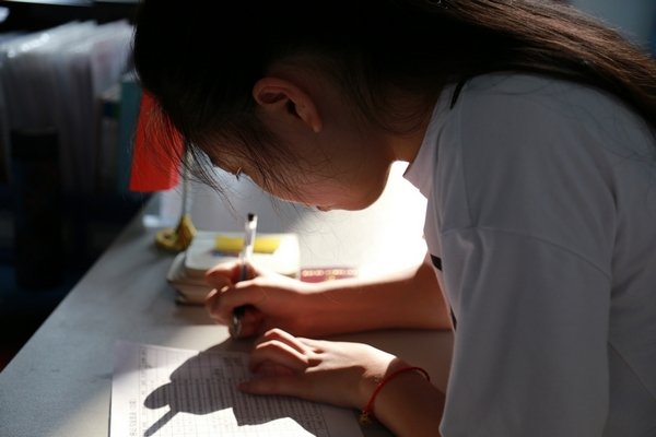 按照龙珠体育直播最新版下载报名先后顺