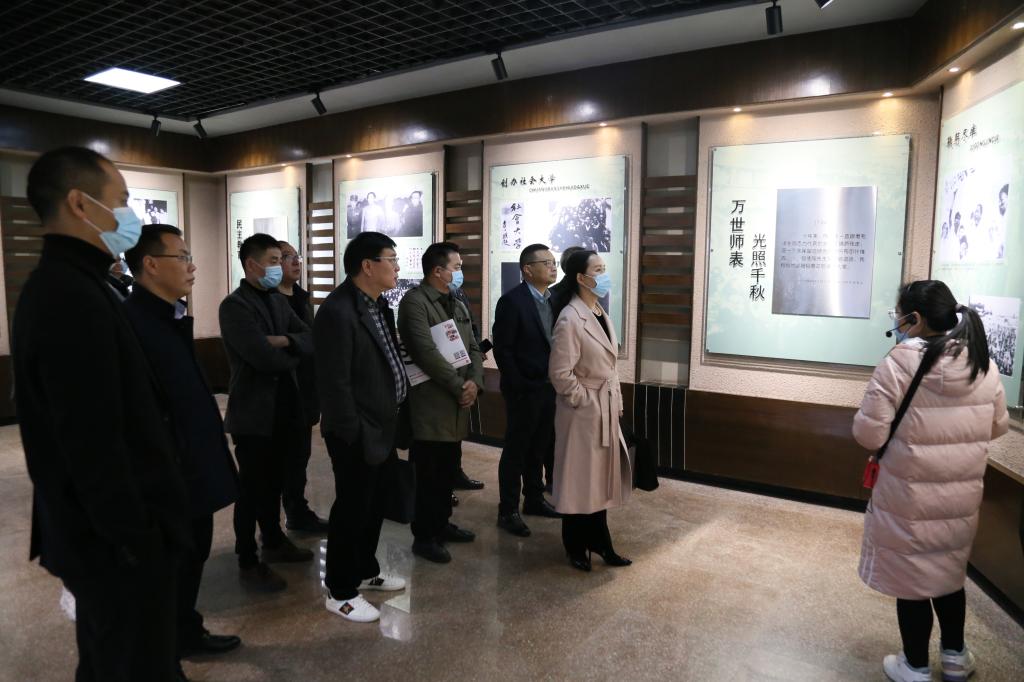 校企合作服务中心牵头组织部分代表前往